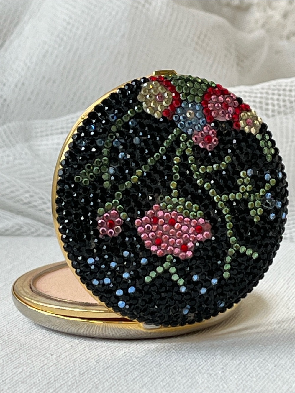Judith Leiber ✨⭐️💐Vintage Floral Crystal ✨ Compact, EUC